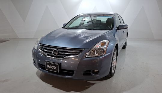 Nissan • Altima