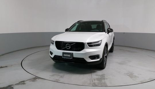 Volvo • XC40