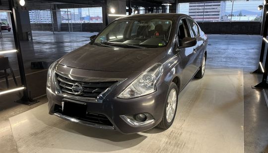 Nissan • Versa