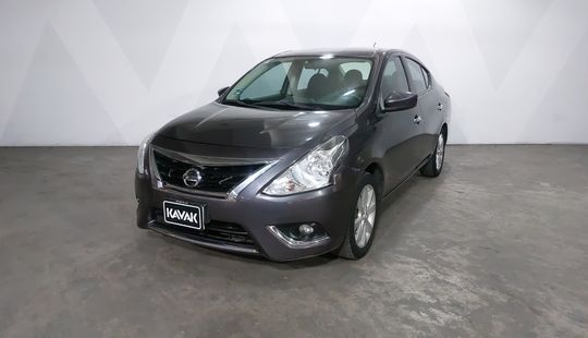 Nissan • Versa