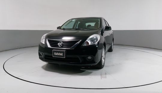 Nissan • Versa