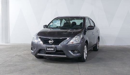 Nissan • Versa