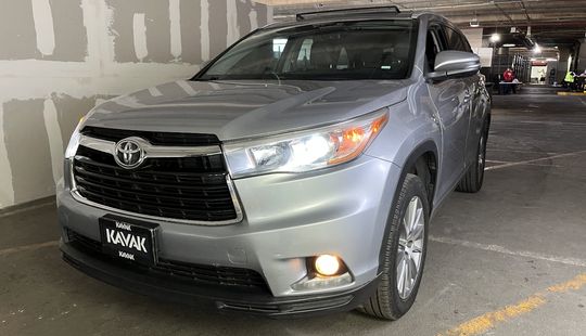 Toyota • Highlander