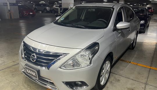 Nissan • Versa