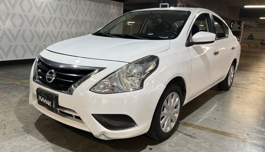 Nissan • Versa