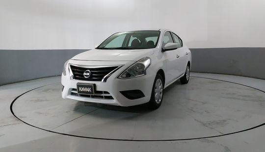 Nissan • Versa