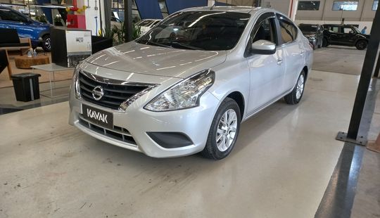 Nissan • Versa