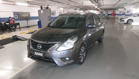 Nissan • Versa