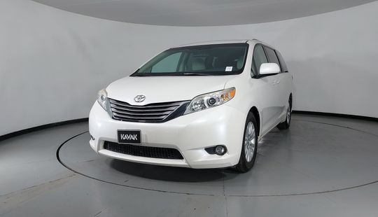 Toyota • Sienna