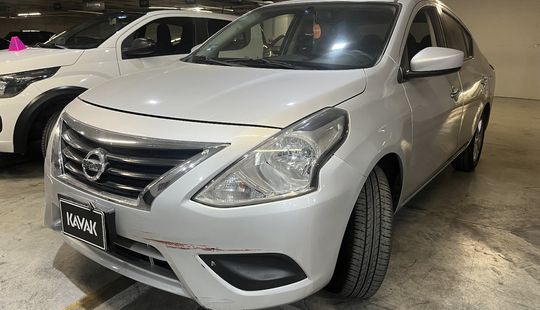 Nissan • Versa