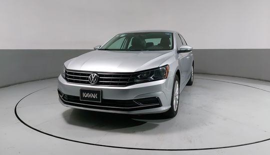 Volkswagen • Passat