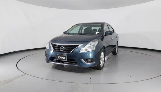 Nissan • Versa