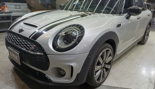 Mini • Cooper Clubman