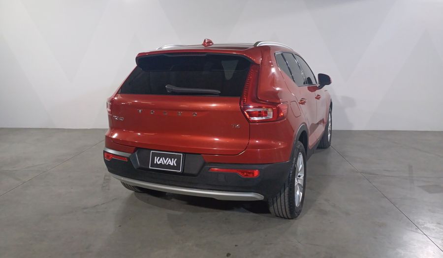 Volvo Xc40 2.0 T4 MOMENTUM AUTO Suv 2021