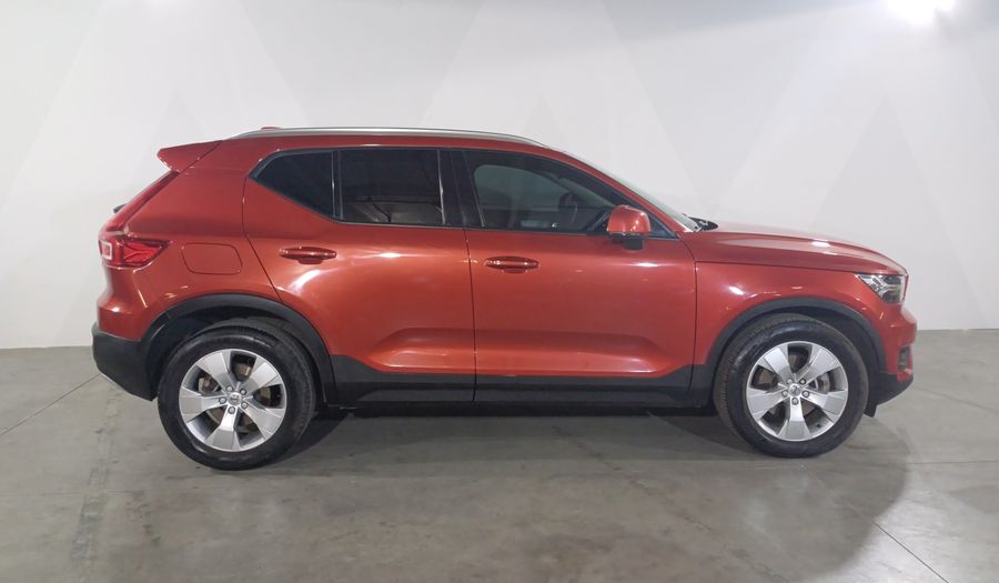 Volvo Xc40 2.0 T4 MOMENTUM AUTO Suv 2021