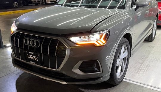 Audi • Q3