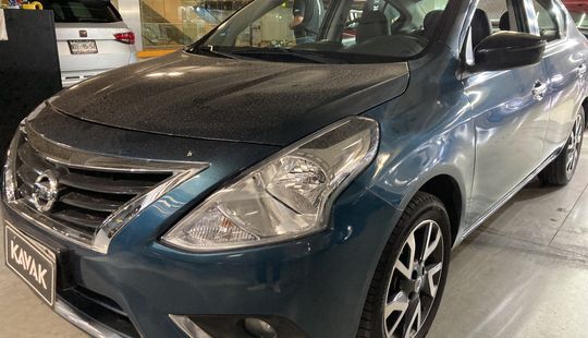 Nissan • Versa