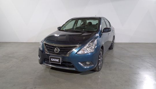 Nissan • Versa