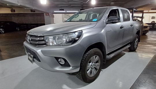 Toyota • Hilux