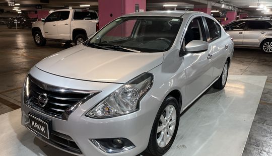 Nissan • Versa