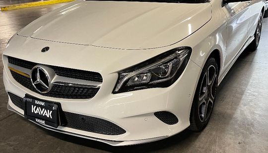 Mercedes Benz • Clase CLA