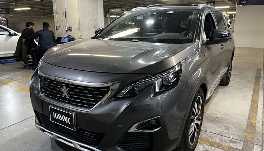 Peugeot • 5008