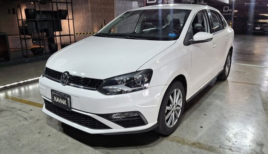 Volkswagen • Vento