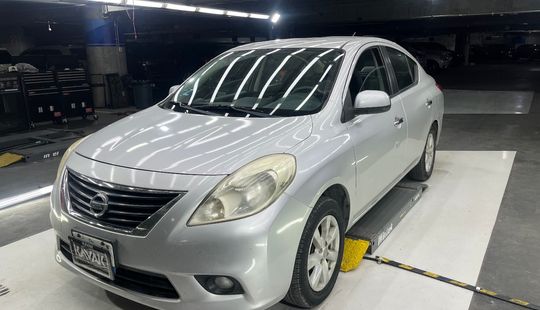 Nissan • Versa