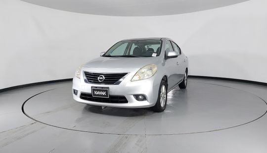 Nissan • Versa