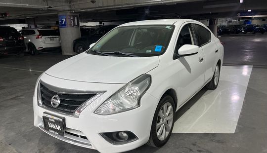 Nissan • Versa