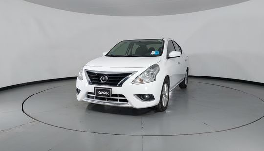 Nissan • Versa