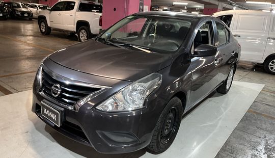 Nissan • Versa