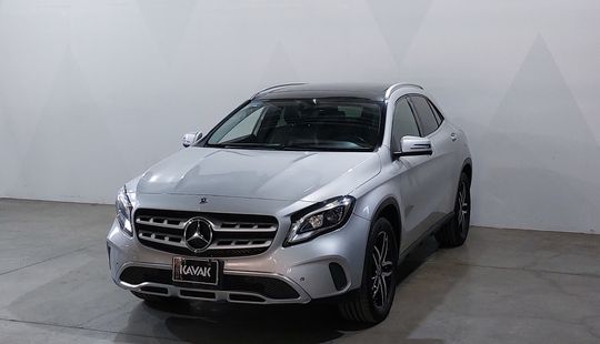 Mercedes Benz • Clase GLA