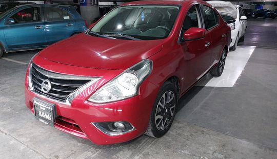 Nissan • Versa