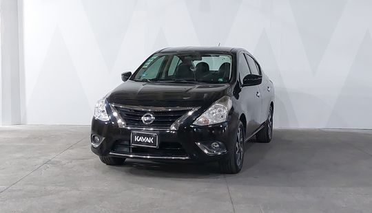 Nissan • Versa