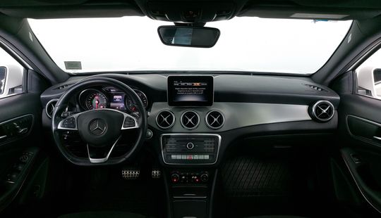 Mercedes Benz • Clase GLA