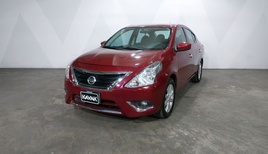 Nissan • Versa