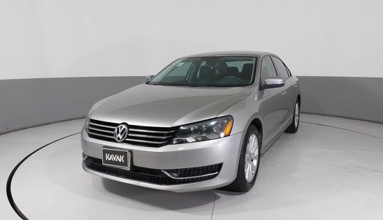 Volkswagen • Passat