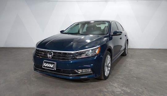 Volkswagen • Passat