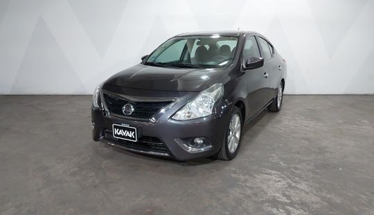 Nissan • Versa