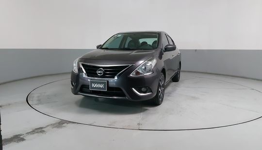 Nissan • Versa