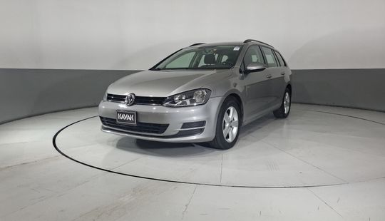 Volkswagen • Golf