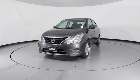 Nissan • Versa