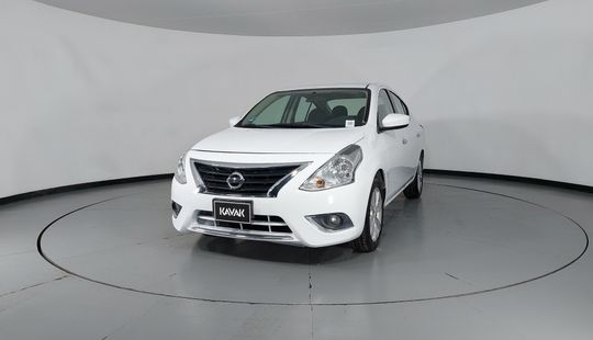 Nissan • Versa