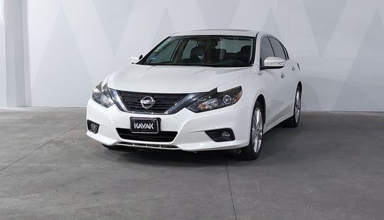 Nissan • Altima