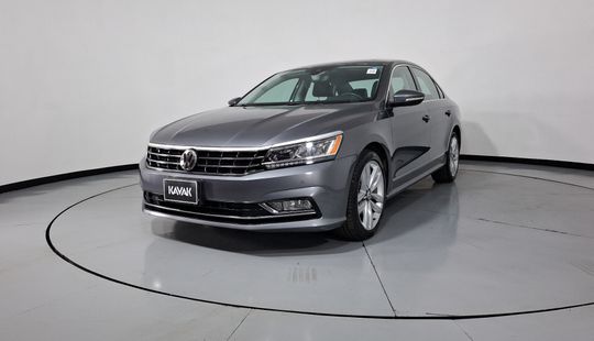 Volkswagen • Passat