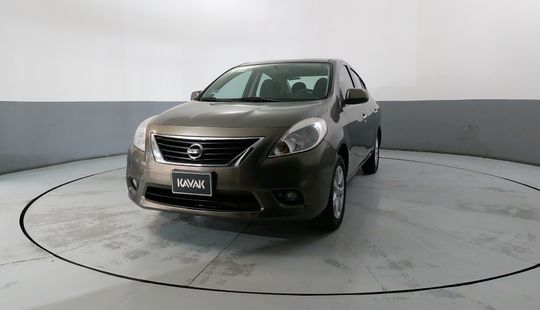 Nissan • Versa