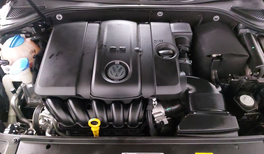 Volkswagen Passat 2.5 COMFORTLINE Sedan 2017