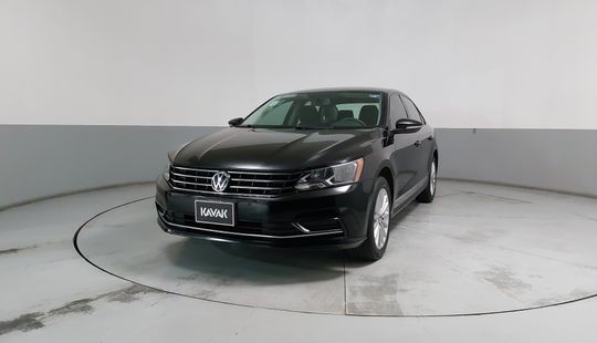 Volkswagen • Passat