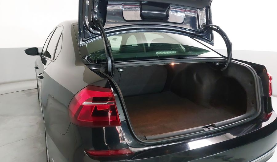 Volkswagen Passat 2.5 COMFORTLINE Sedan 2017